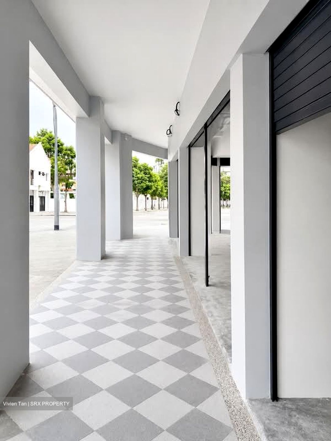 Sims Avenue (D14), Retail #557616861